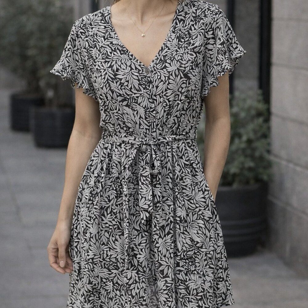 H&M size 2 Black and White Floral Mini Dress, V neck and Belt